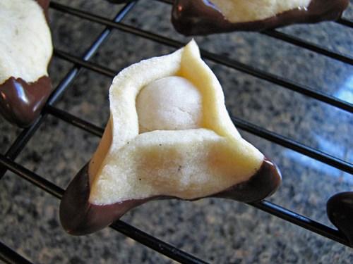 Napoleonshat dipped in chocolate