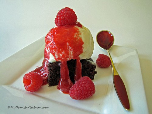 Brownie with ice cream and sauce