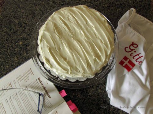 Gulerodskage med flødeost glasur