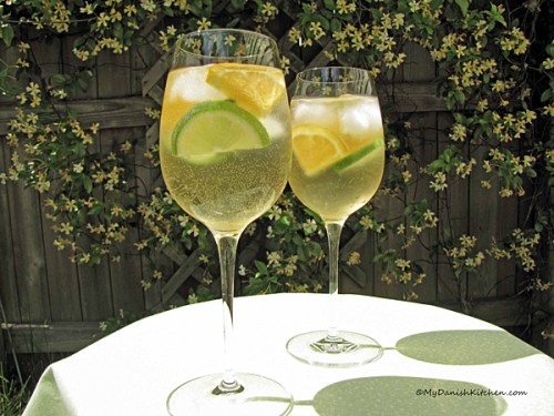 Peachy White Wine Sangria